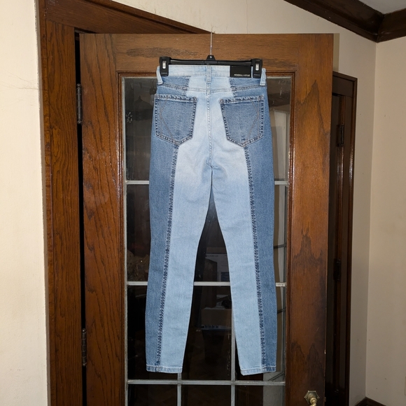 Kendall & Kylie Ultra Babe Skinny Jeans | Sculpting & Stretchy Fit - Picture 2 of 4